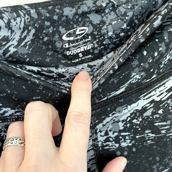 Champion | Black/Gray Galaxy Leggings | Size Small - Picture 6 of 7
